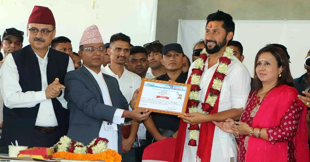 चितवन २ मा ५४ हजार १७६ मतसहित रवि लामिछाने विजयी