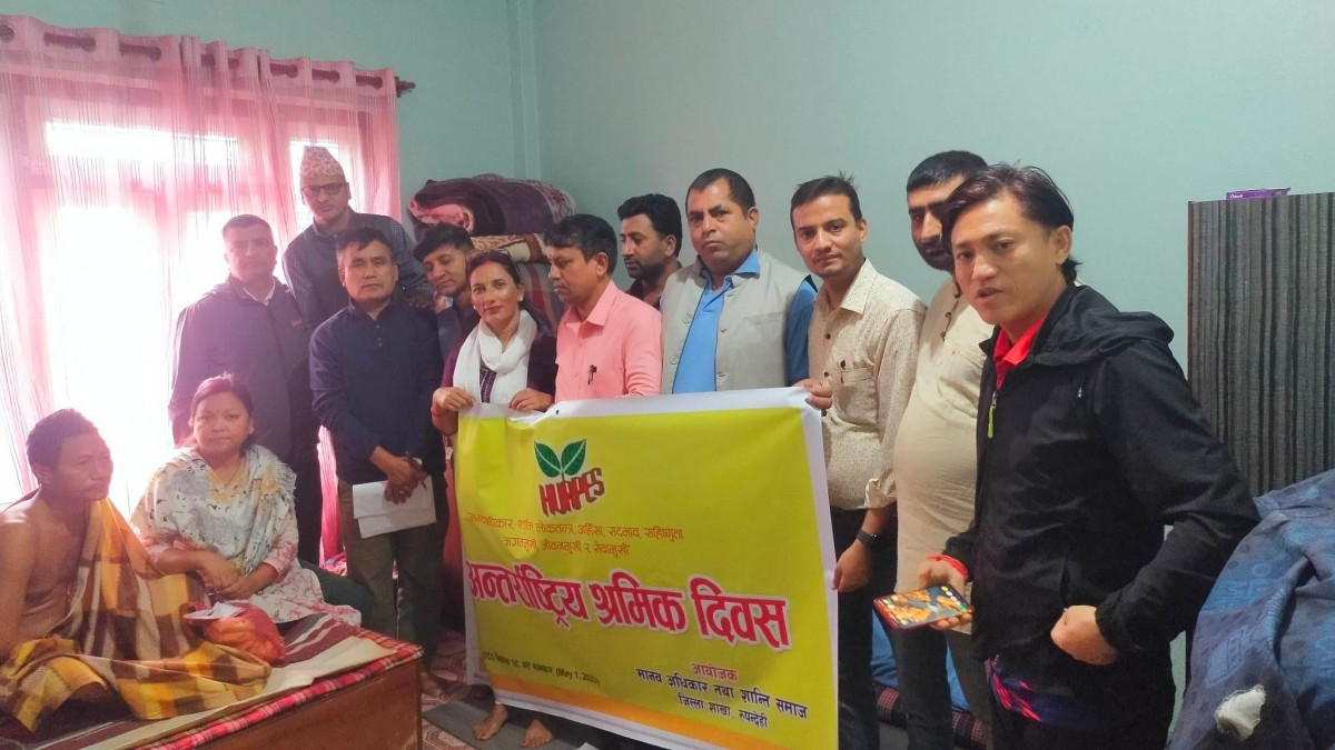 पक्षघातका बिरामी निर्माण मजदुर मगरलाई शान्ति समाज रुपन्देहीको आर्थिक सहयोग