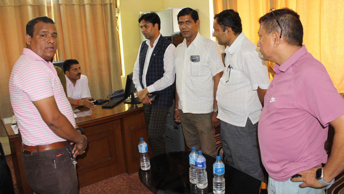 विद्युत् आपूर्ति नियमित बनाउन माग गर्दै स्वतन्त्र नागरिक अभियानको  ज्ञापनपत्र