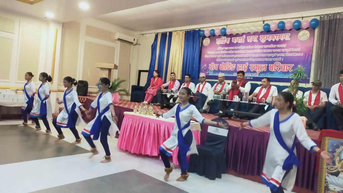 दीप बोर्डिङ हाई स्कूलमा एसईई  उत्तीर्ण विद्यार्थीलाई बधाईसहित सम्मान