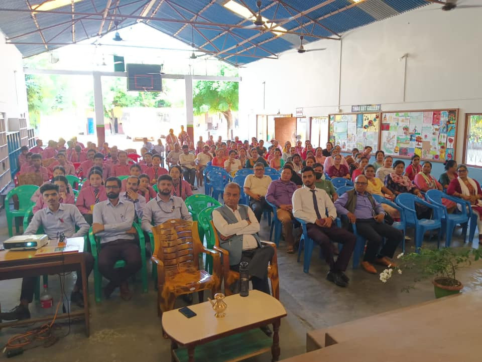 तिनाउ इङलिस बोर्डिङमा बिद्यालय-अभिभावक बिच अभिमुखीकरण