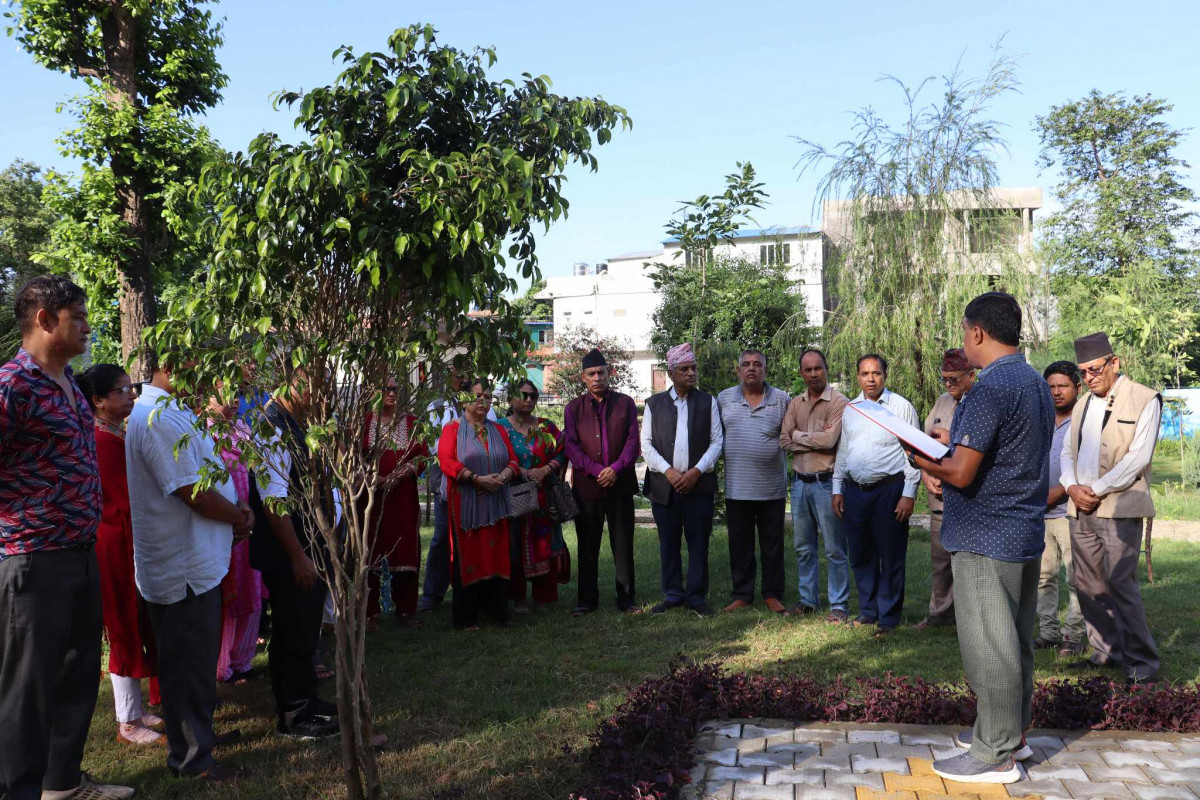 बीपी अध्ययन प्रतिष्ठानद्वारा ४१ औँ स्मृति दिवसमा शालिकमा माल्यार्पण  