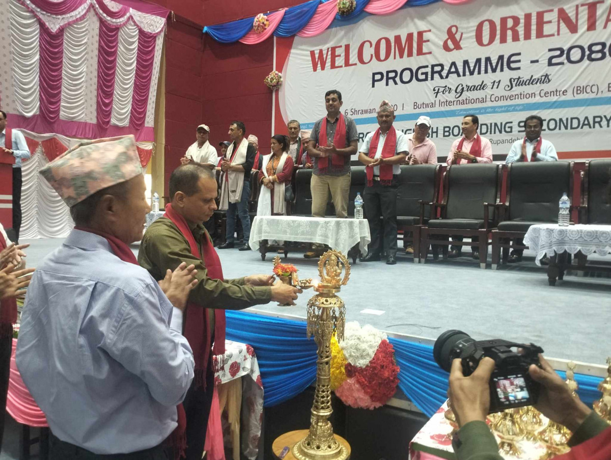 एभरेष्टमा कक्षा ११ का नवआगन्तुक विद्यार्थीलाई स्वागत तथा अभिमुखिकरण