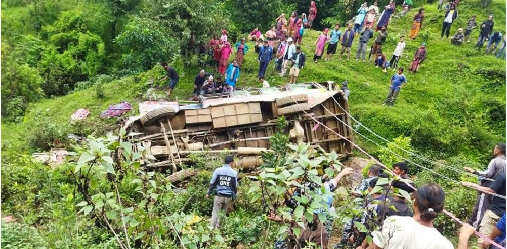 रोल्पामा बस दुर्घटना चार जनाको मृत्यु,१९ जना घाइते (अपडेटसहित)