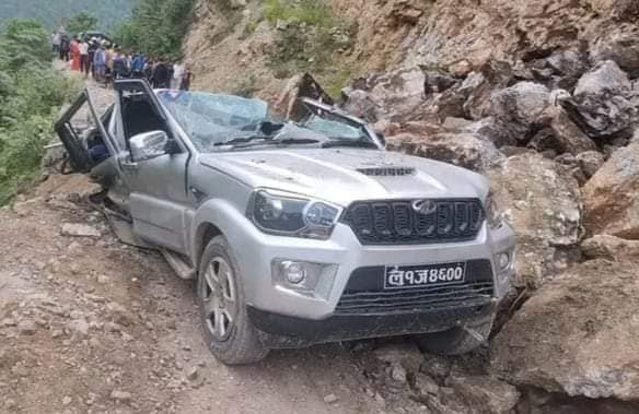 पाल्पाको जोर्तेमा स्कार्पियोलाई पहिरोले च्याप्यो,पाँचजना घाइते