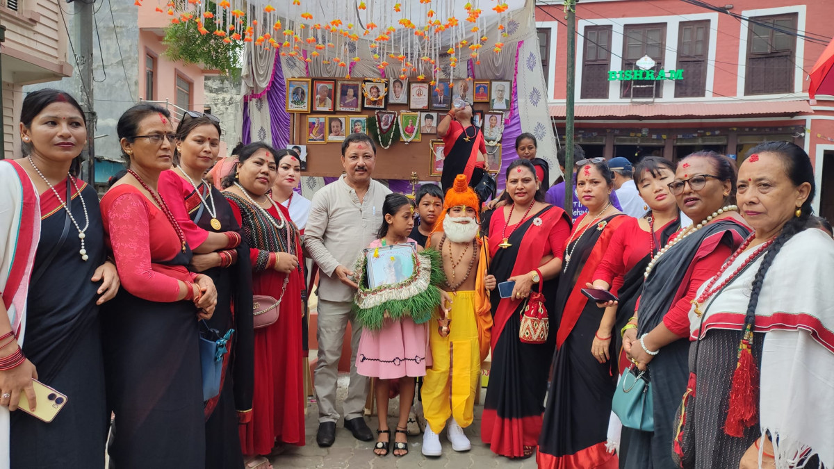 दिवङ्गत भएका आफन्तको सम्झनामा  बुटवलमा ‘गाईजात्रा’