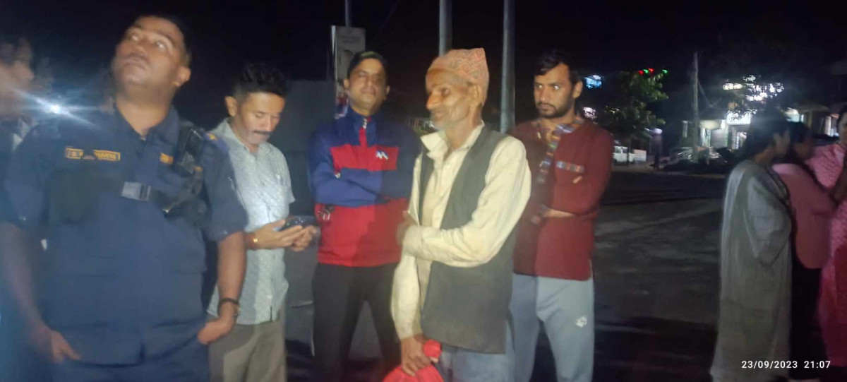 सडकमा रात बिताउने ओली र चौधरीको उद्धार