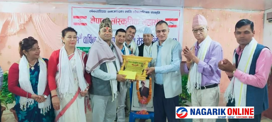 नेपाल सांस्कृतिक महासंघ रुपन्देहीद्वारा कलाकार ओम ज्ञवाली सम्मानित