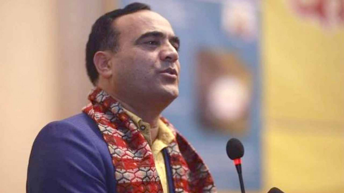 दुर्गा प्रसाईं एमाले र नेकपा माओवादी केन्द्रको पालनकर्ता हुन् : नैनसिंह महर