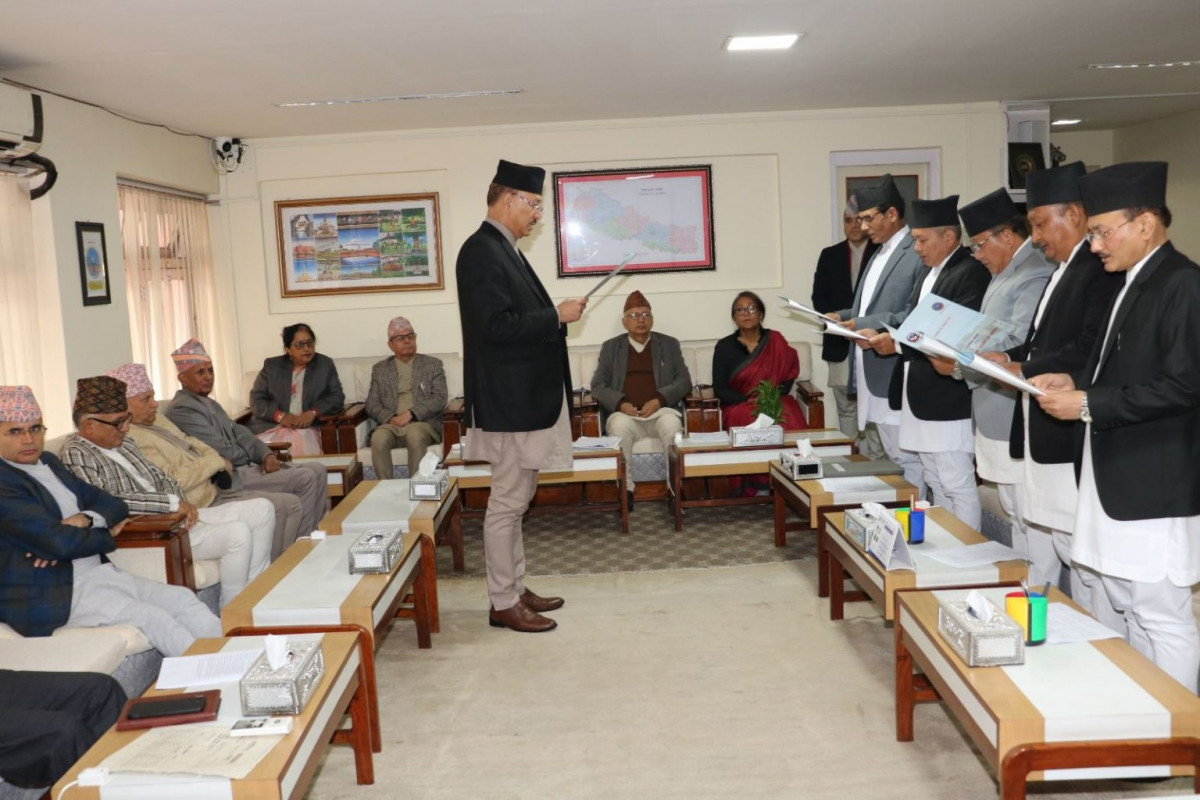 विशेष अदालतका नवनियुक्त न्यायाधीशको शपथ