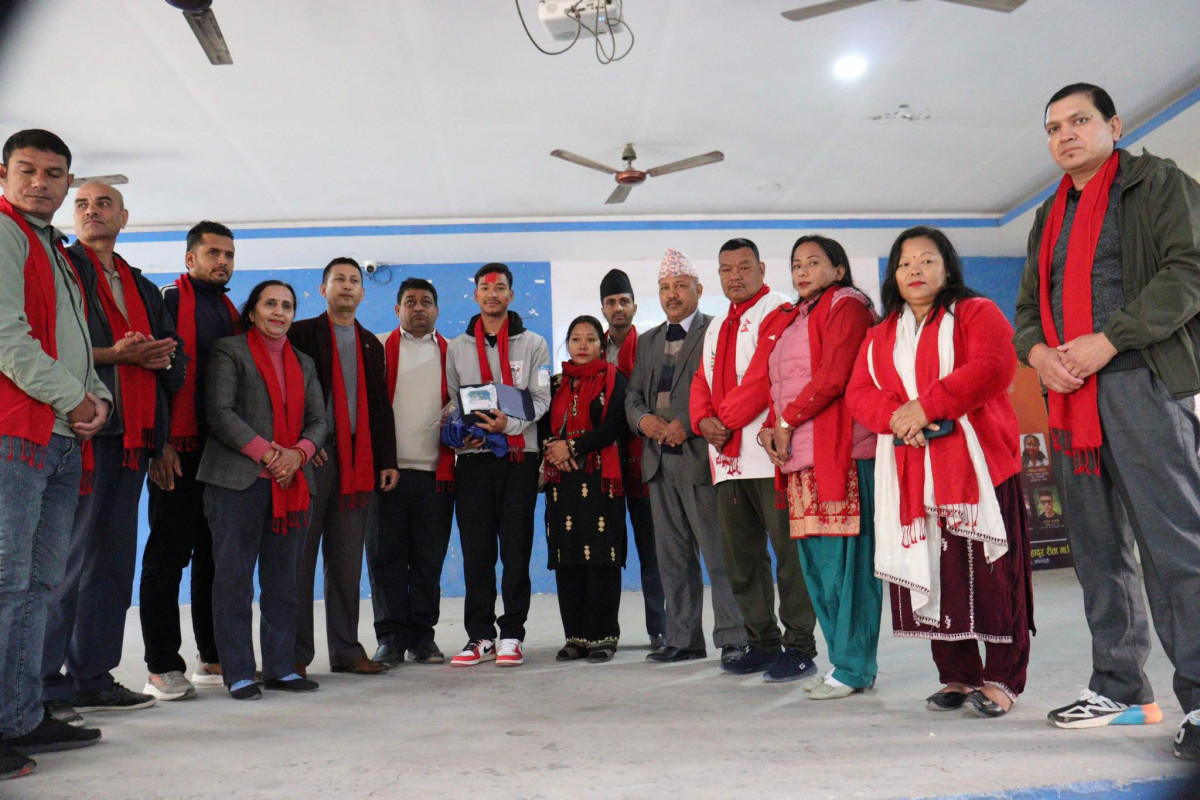 कराँते प्रतियोगितामा पदक विजेता विद्यार्थीलाई नवीन औद्योगिकमा सम्मान