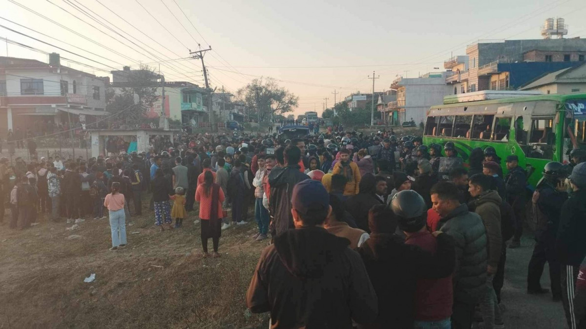 दाङमा बसको ठक्करबाट कक्षा ३ मा पढ्ने उत्तमको मृत्यु, गाडी तोडफोड