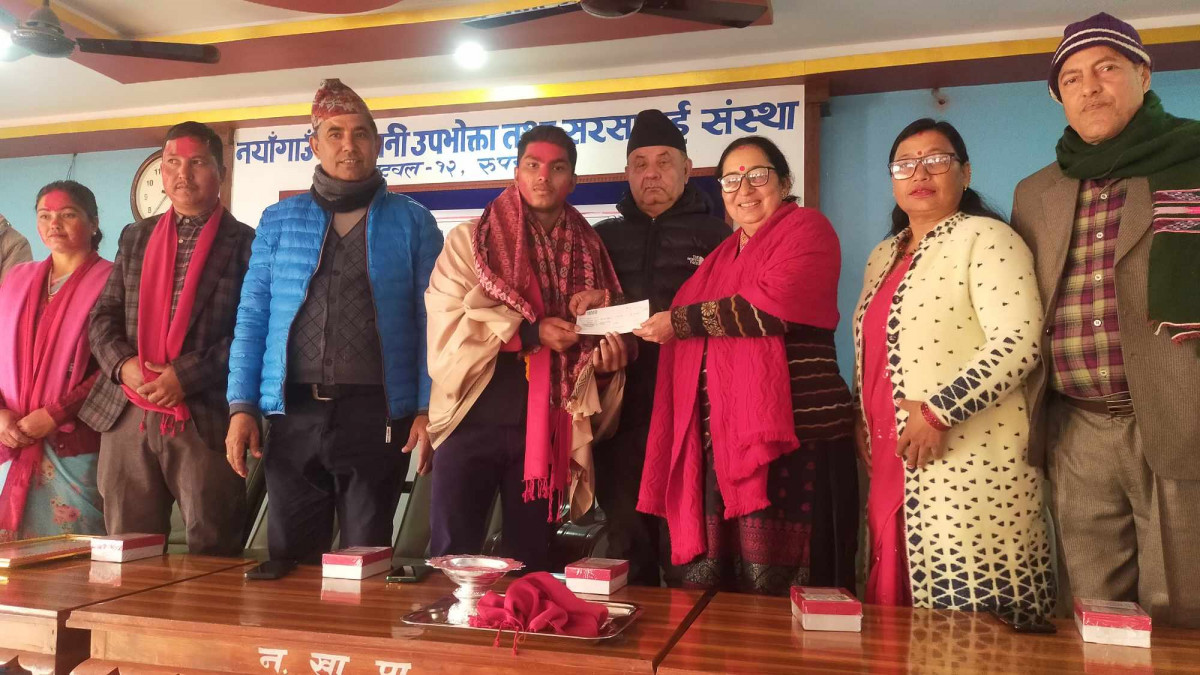 स्वर्णपदक बिजेता थापालाई नयाँगाउँ  खानेपानीद्वारा  नगद २५ हजारसहित सम्मान