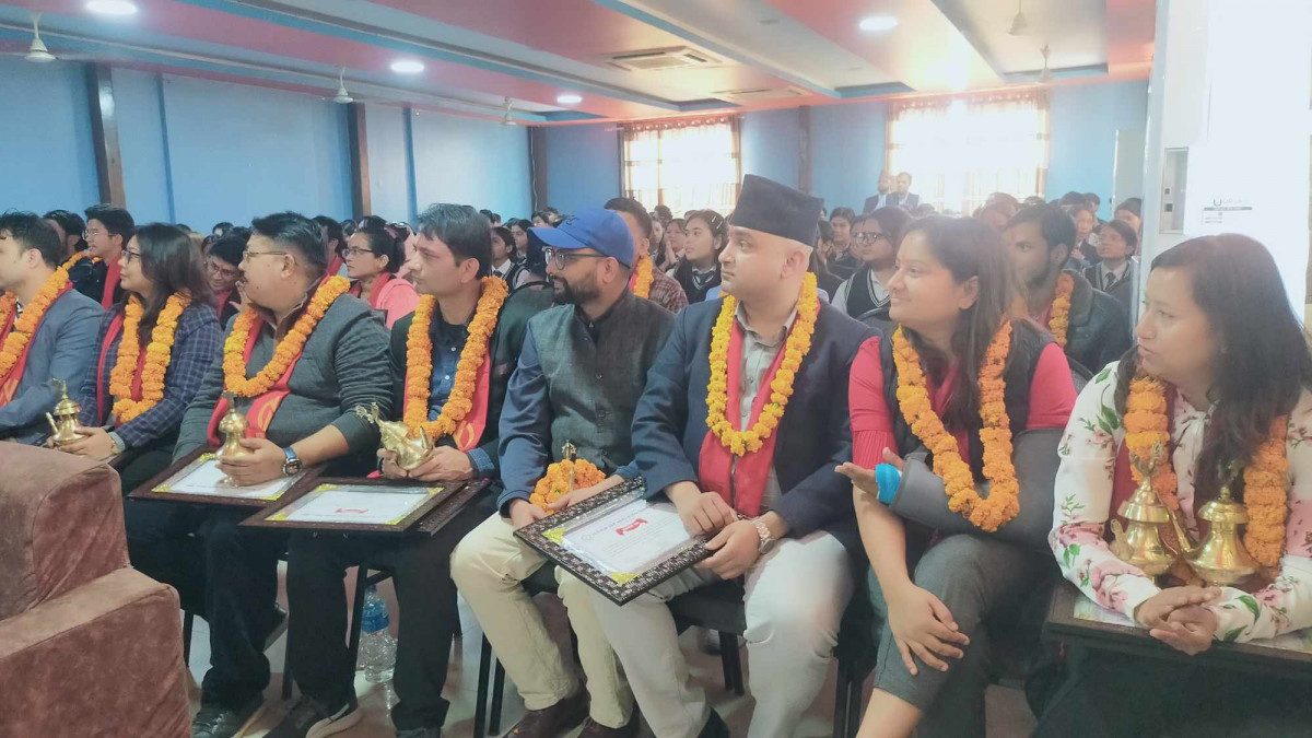 विशेषज्ञता हासिल गरेका ४४ जना डाक्टरलाइ न्यू होराइजनको सम्मान