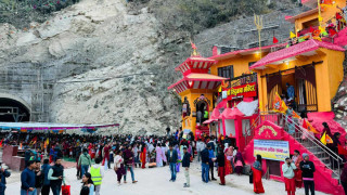 महाशिवरात्री :  बिहान साढे तीन बजेदेखि नै सिद्धबाबा मन्दिरमा दर्शनार्थीको भिड (फोटोफिचरसहित)