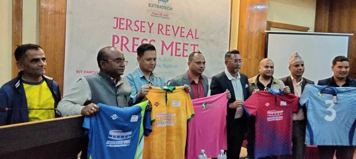 भाेलिदेखि तिलोत्तमाको एक्स्ट्राटेक ओभल क्रिकेट मैदानमा लेजेण्ड्स कप हुँदै
