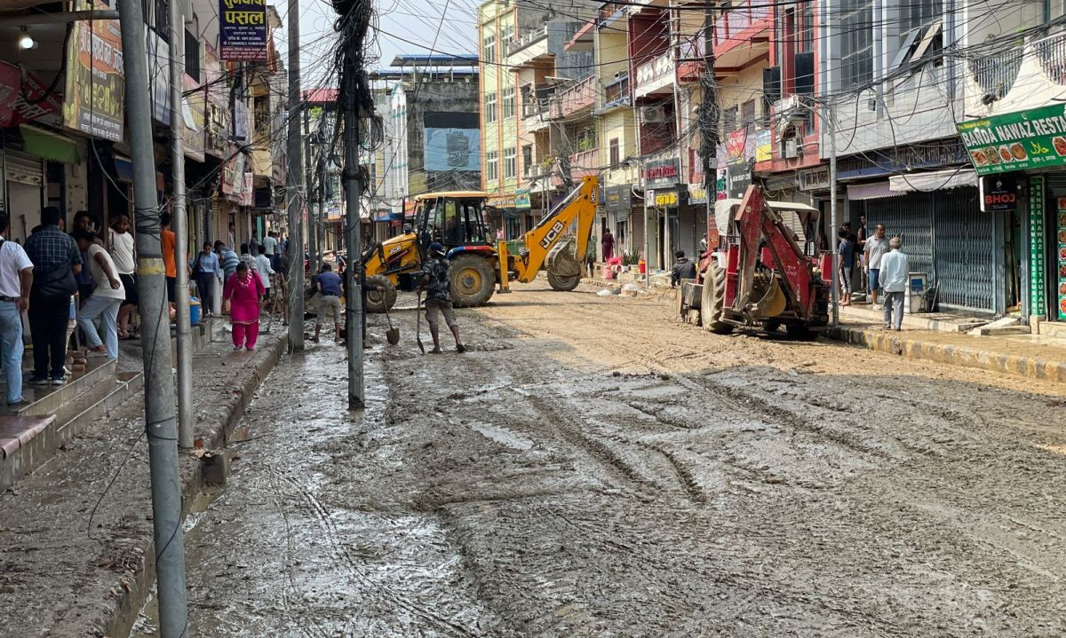 भारी वर्षाका कारण बुटवल डुबानमा,सडकमा थुप्रियो हिलो र लेदो