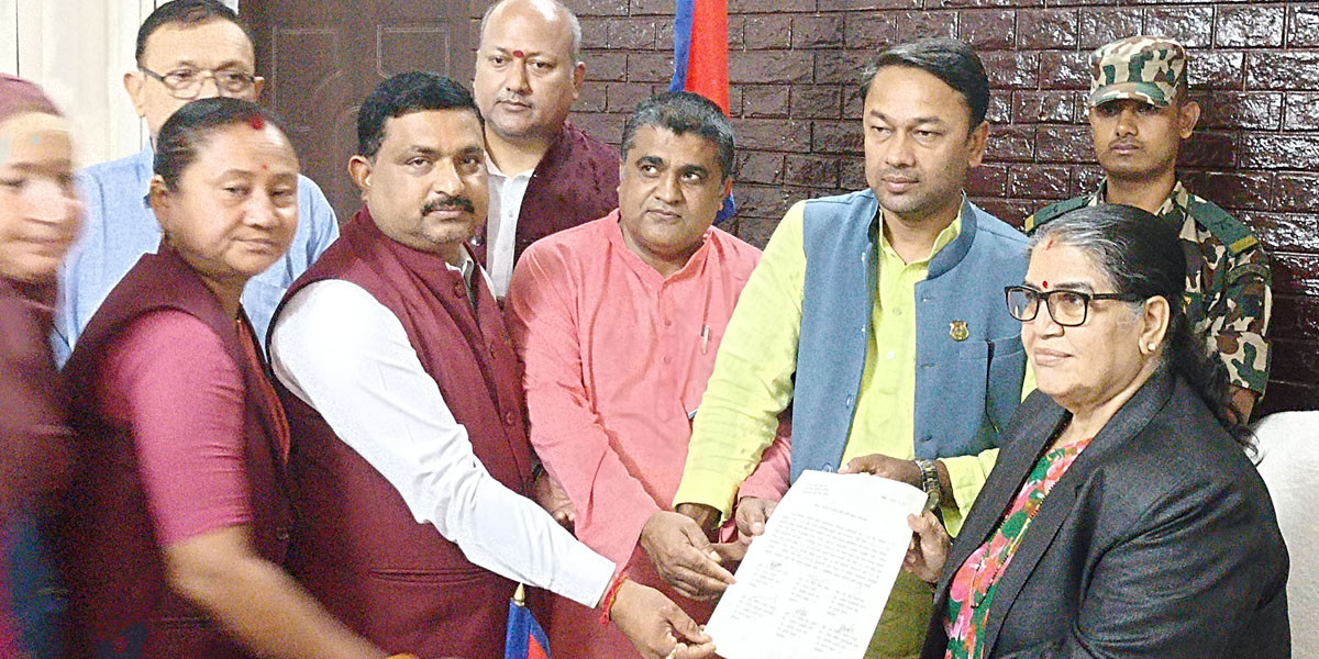 मधेश प्रदेश : नवनियुक्त मुख्यमन्त्री सतिश सिंहले १४ सदस्यीय मन्त्रिपरिषद् गठन