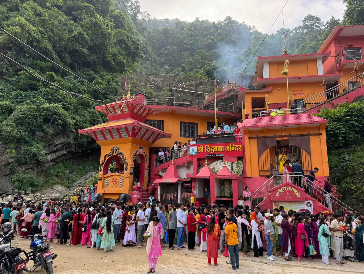 आज साउनको अन्तिम सोमबार देशभरका शिवालयमा दर्शनार्थीको घुइँचो