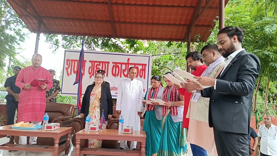 मधेश प्रदेश सरकारबाट आठ राज्यमन्त्रीलाई हटाउन सिफारिस