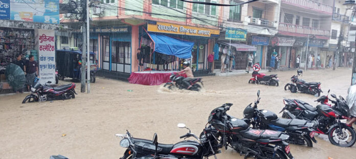 छिनभरको वर्षाले बुटवल अमरपथ जलमग्न (भिडियो)