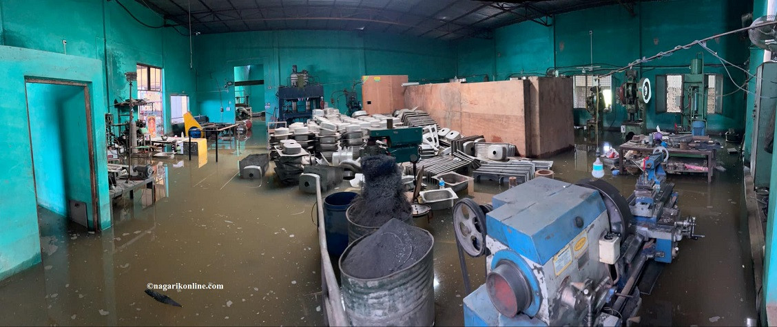 अविरल वर्षाले तिलोत्तमामास्थित लक्ष्मी स्टिल ईण्डस्ट्रिजमा करोडौँको क्षति
