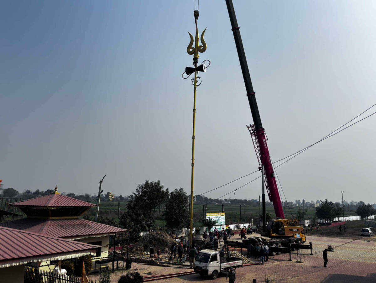 आस्थाको केन्द्र : रुपन्देहीको मोक्षधाममा १०८ फिट अग्लो त्रिशुल स्थापना
