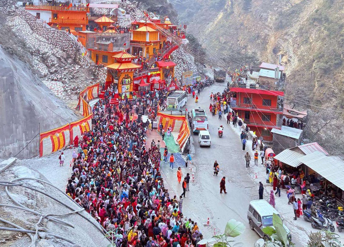 स्याङ्जा उत्तरबाहिनी कालीगण्डकी नदीको जल ल्याएर सिद्धबाबा मन्दिरमा जलार्पण