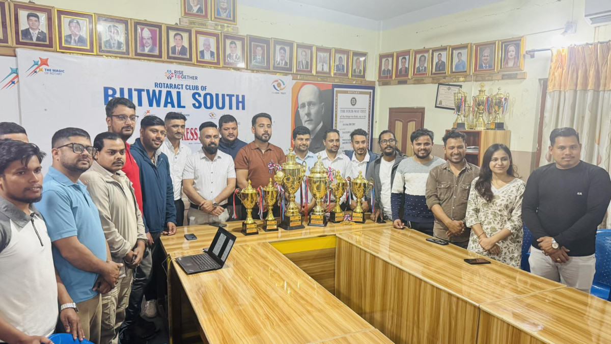 पाठकको स्मृतिमा रोट्रयाक्ट क्लब अफ बुटवल साउथले भलिवल प्रतियोगिता गर्दै