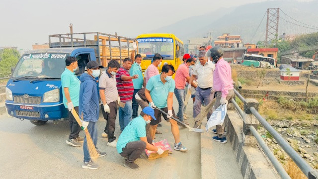 जी ट्वान्टी फाइभ क्लवद्वारा बुटवलमा सरसफाइ, दुई पुल चिरिच्याट्ट !