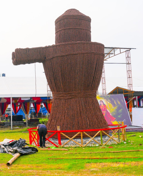गण्डकी कोटिहोममा रुद्राक्षले सजिएको २१ फिटको शिवलिङ्ग !
