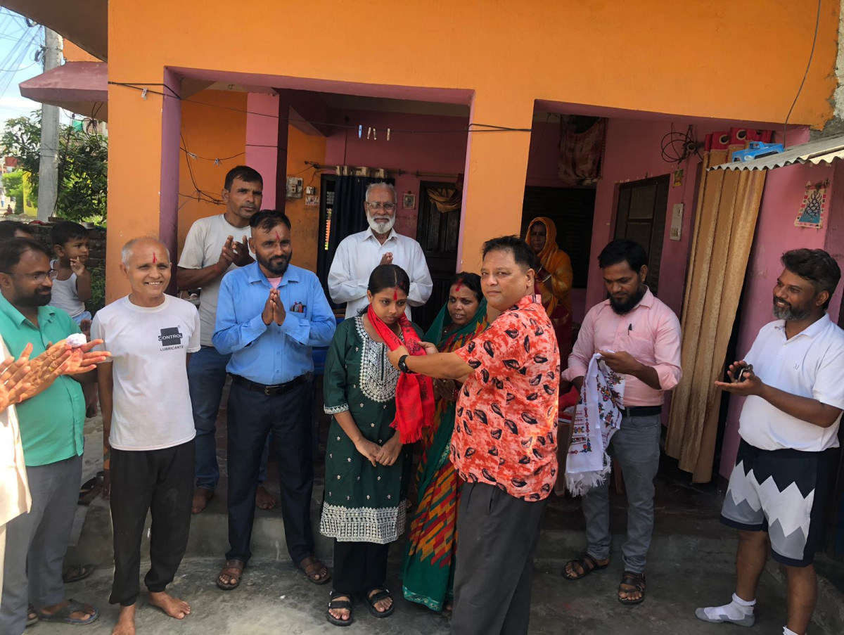 सिद्धार्थनगर ६ का वडा सदस्य के.सी.ले गरे एसईई उत्तीर्ण विद्यार्थीलाई सम्मान