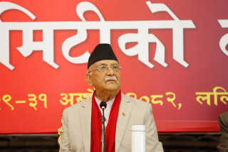 देश प्रतिक्रान्तितर्फ धकेलिएको छ, रोक्नुपर्छ : अध्यक्ष केपी शर्मा ओली