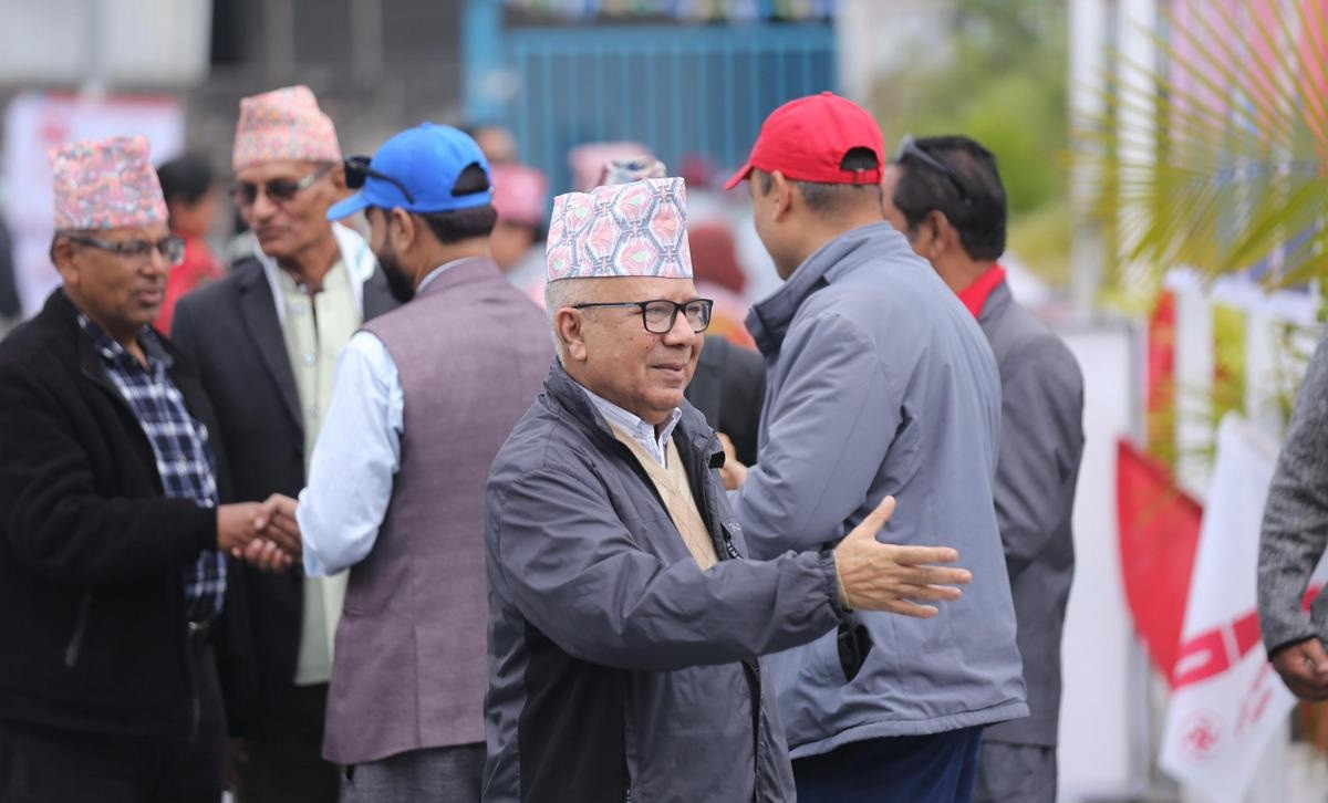 सुरक्षाविना माधव नेपाल पुगे केन्द्रीय कमिटी बैठकमा