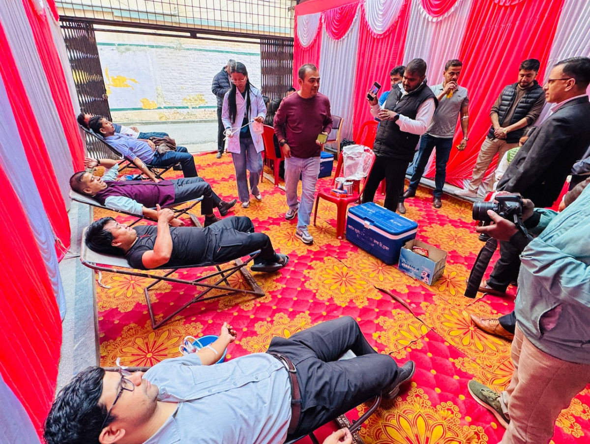 हिमालयन एभरेष्ट इन्स्योरेन्सको ३२ औं वार्षिकोत्सव : बुटवलमा रक्तदान,६० युनिट संकलन