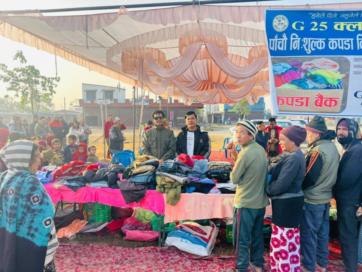 जी ट्वान्टी फाइव क्लवद्वारा सुकुम्बासी बस्तीमा कपडा बितरण