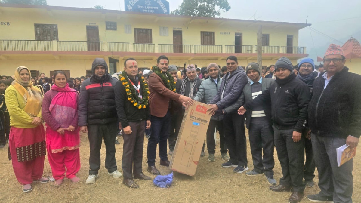 ग्लोबल आइएमई बैंक बुटवल शाखाद्वारा तिलोत्तमा माविलाई वाटर डिस्पेन्सर प्रदान