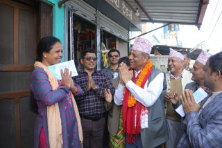 घरदैलोमा पुगेका उम्मेदवारलाई मतदाताले भने –‘आश्वासनले अघाएका छौँ,जितेपछि कामले पुष्टी गर्नुहोला’ 
