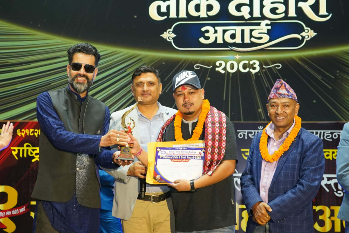 गायक तथा सर्जक विक्रमबाबुले पाए सर्वोत्कृष्ट लोकदोहोरी शब्दको अवार्ड